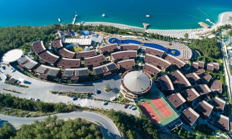 Шпаргалку для туристов, чтобы им не перепутать отели в Турции