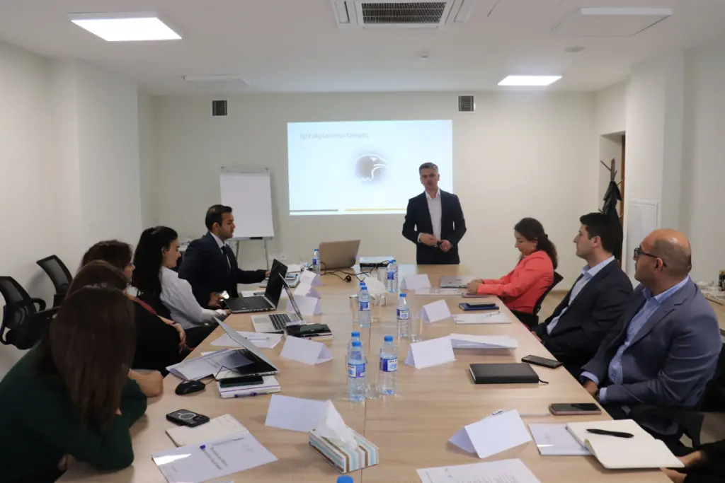 DTA əməkdaşları üçün “Rəhbərdən əsl liderə: idarəetmə bacarıqları” mövzusunda təlim keçirilib