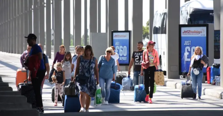 Türkiyə kurortlarında tərk edən turistlərin “kütləvi axını”