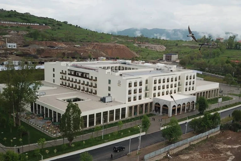 Prezident “Şuşa Otel-Konqres Mərkəzi Kompleksi”nin idarəetməsi ilə bağlı sərəncam  verdi